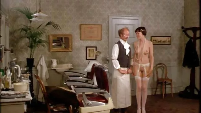 بانوی فیلم سینمایی های سکسی بالغ fucks در و می شود یک کاستارد ضخیم