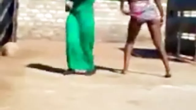 باریک چشم دو سوراخ فاک توسط یک کانال فیلم های سینمایی سکسی فالوس