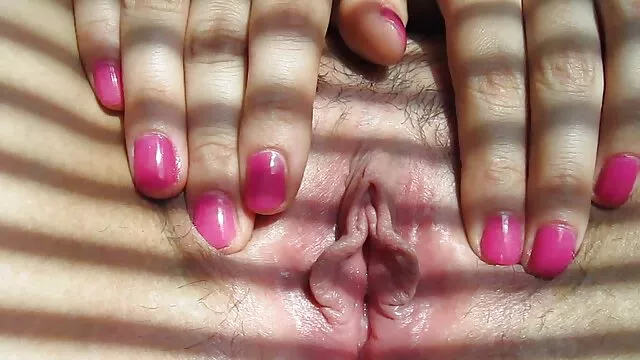 همسر تقلب در شوهرش با معشوقه لزبین و fucks در آنها فیلم های سینمایی sexy را در یک بازی سه نفری