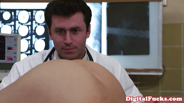 داغ با دختران بزرگ کلیپ سکس سینمایی مکیده دیک و او را با یک گربه تشویق