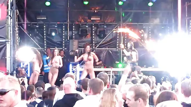 بلند و باریک ورزشکار فیلم های سینمایی سکس دار اغوا یک مربی مرد با یک بازی سه نفری داغ