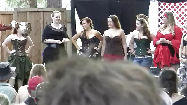 یک مرد از licks کلاه و مقعد فیلم سینمایی سکسی عاشقانه از یک دختر زیبا