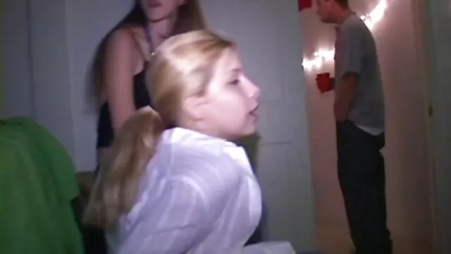 بلند و باریک زن می درخشد با دختران دانلودفيلم سينمايي سكسي کوچک