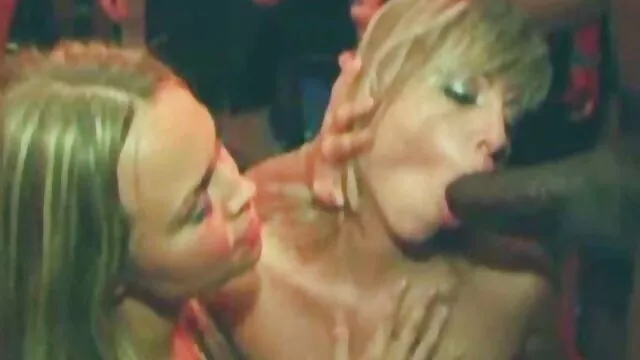 دختر زیبا با موهای قرمز دانلود سینمایی پورن می کشد از توپ واژن از بیدمشک او