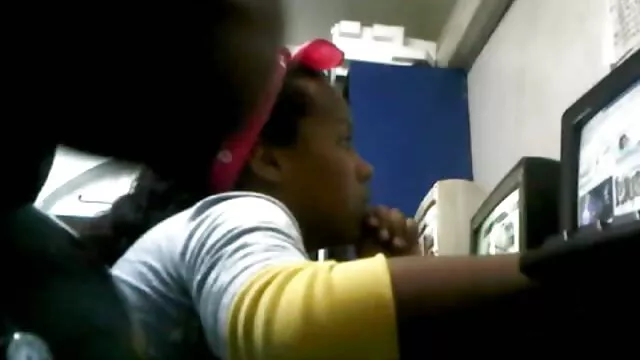 مرد از licks بیدمشک وزیر امور خارجه و fucks در دانلود فيلم سينماي سكسي او بر روی میز