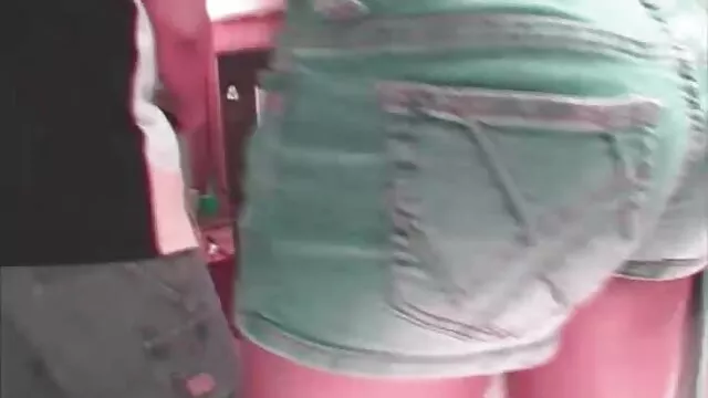 گروه, رابطه جنسی در فیلم سینمایی سکسی طولانی اتاق قفل, عروسک و یک تیم فوتبال