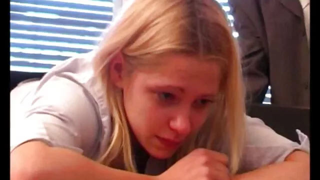 سادیست fucks در سیاه و سفید گره خورده است تا دختر عمیق در دهان پورن فیلم سینمایی