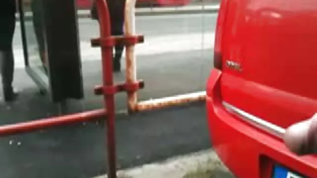 آنها اجازه دختر روسی در یک دایره و آنها را در دو سوراخ سکس سینمائی در یک بار زیر کلیک