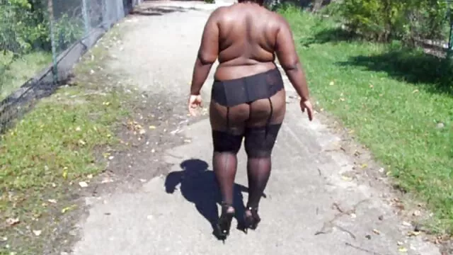 کامل, سگ ماده, پر از تقدیر فیلم سینمایی سکس در زندان