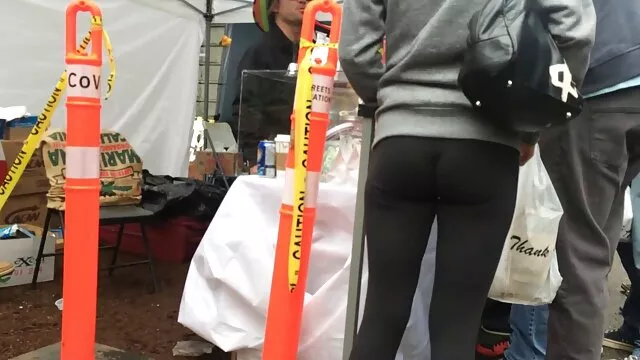 دختر چک با بدن زیبا تف بر روی یک کانال سینمایی سکسی شخص